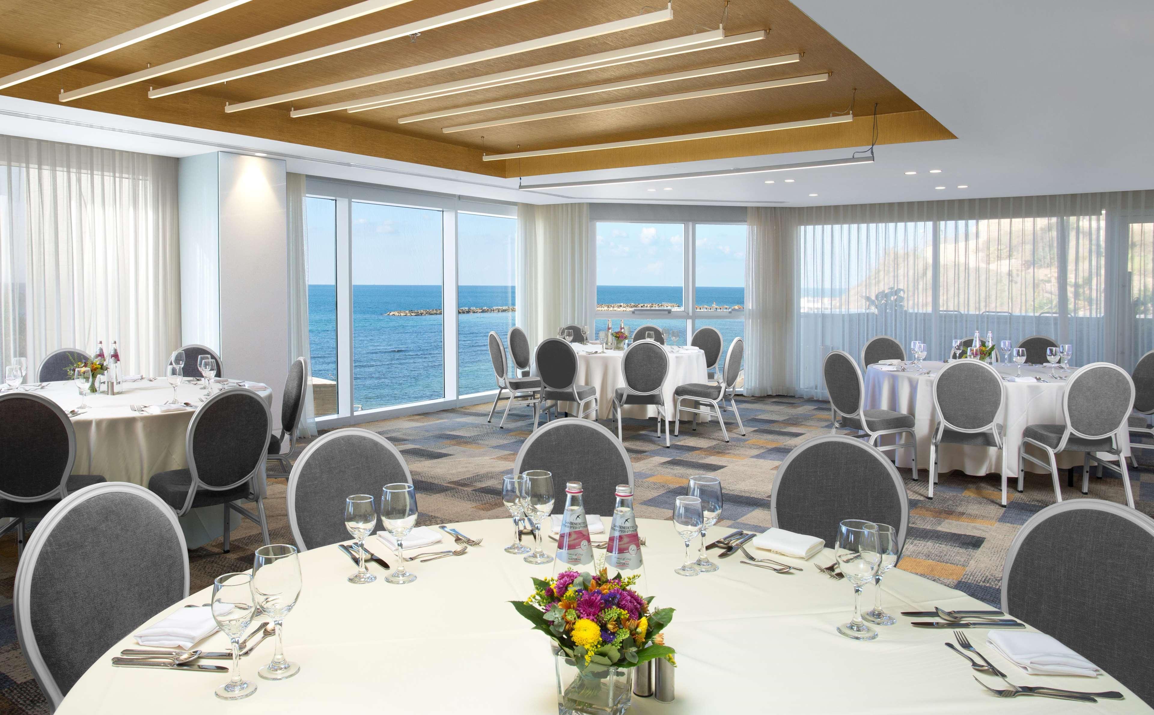Carlton Tel Aviv Hotel - Luxury On The Beach Εξωτερικό φωτογραφία The Westin Bayfront