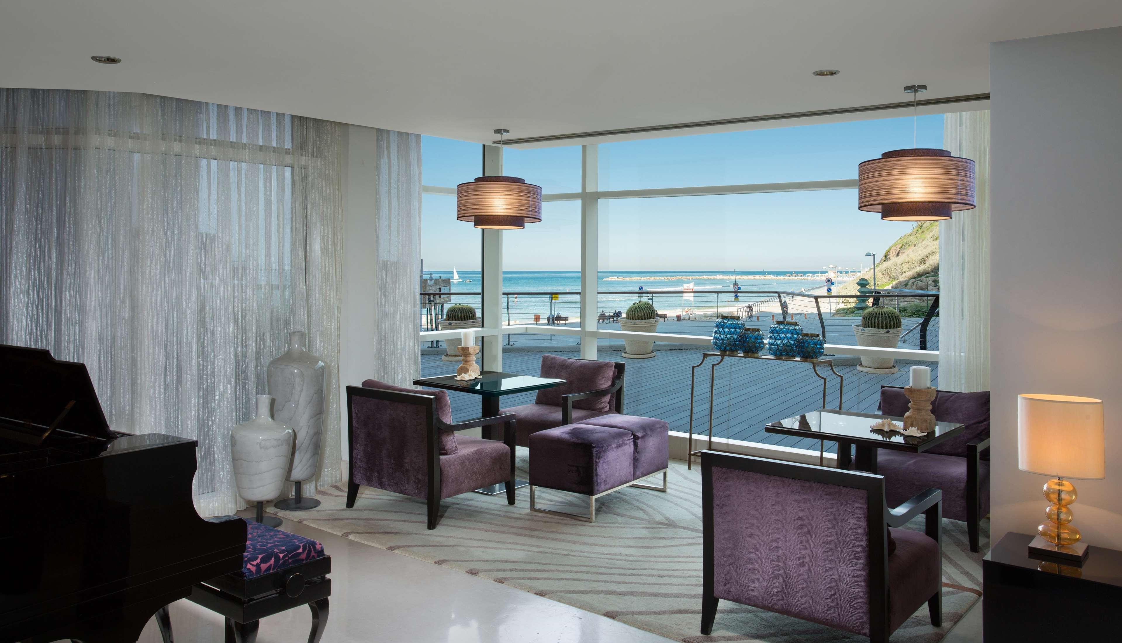 Carlton Tel Aviv Hotel - Luxury On The Beach Εξωτερικό φωτογραφία The Club at the Four Seasons Hotel, Tel Aviv