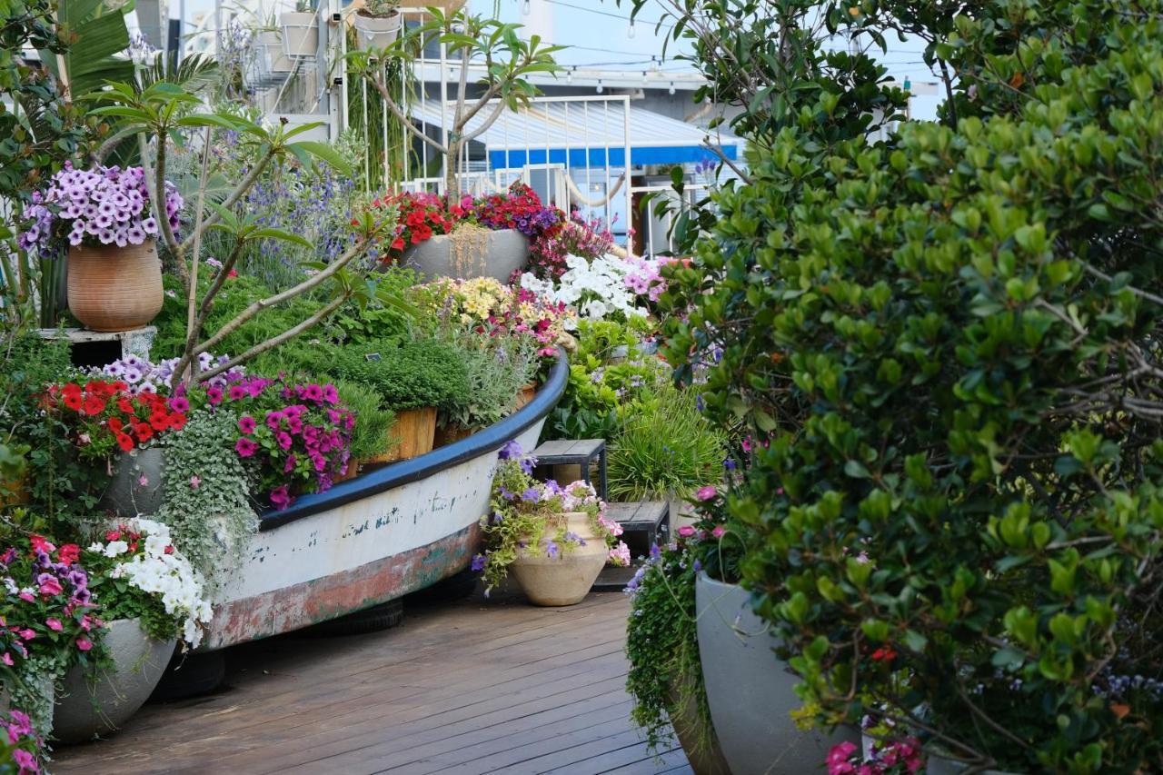 Carlton Tel Aviv Hotel - Luxury On The Beach Εξωτερικό φωτογραφία The Flower Boat