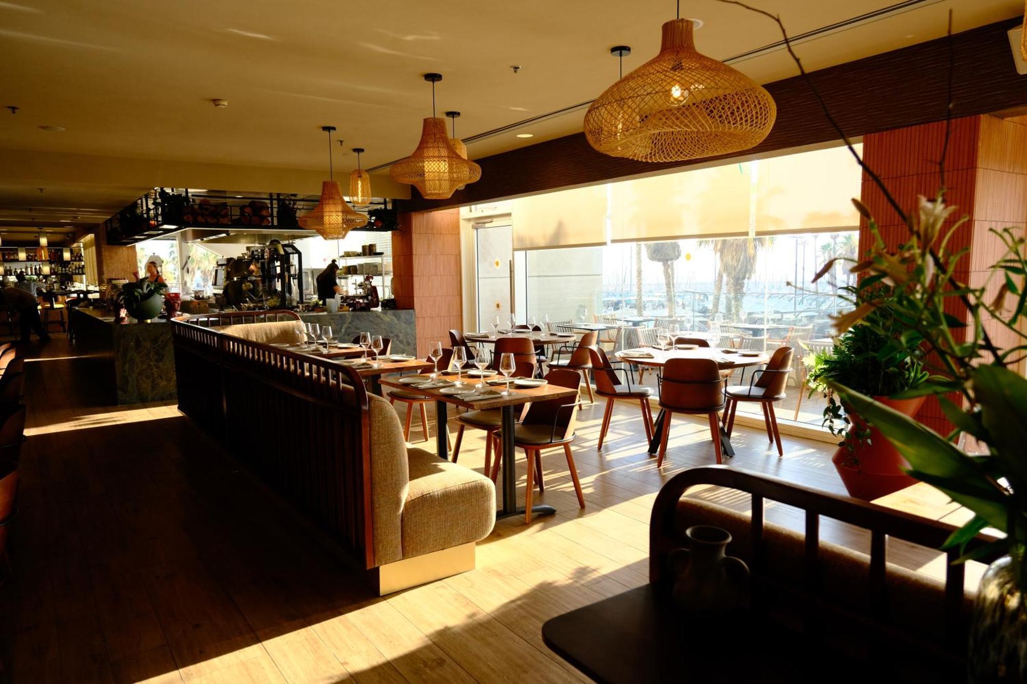 Carlton Tel Aviv Hotel - Luxury On The Beach Εξωτερικό φωτογραφία Interior of the restaurant