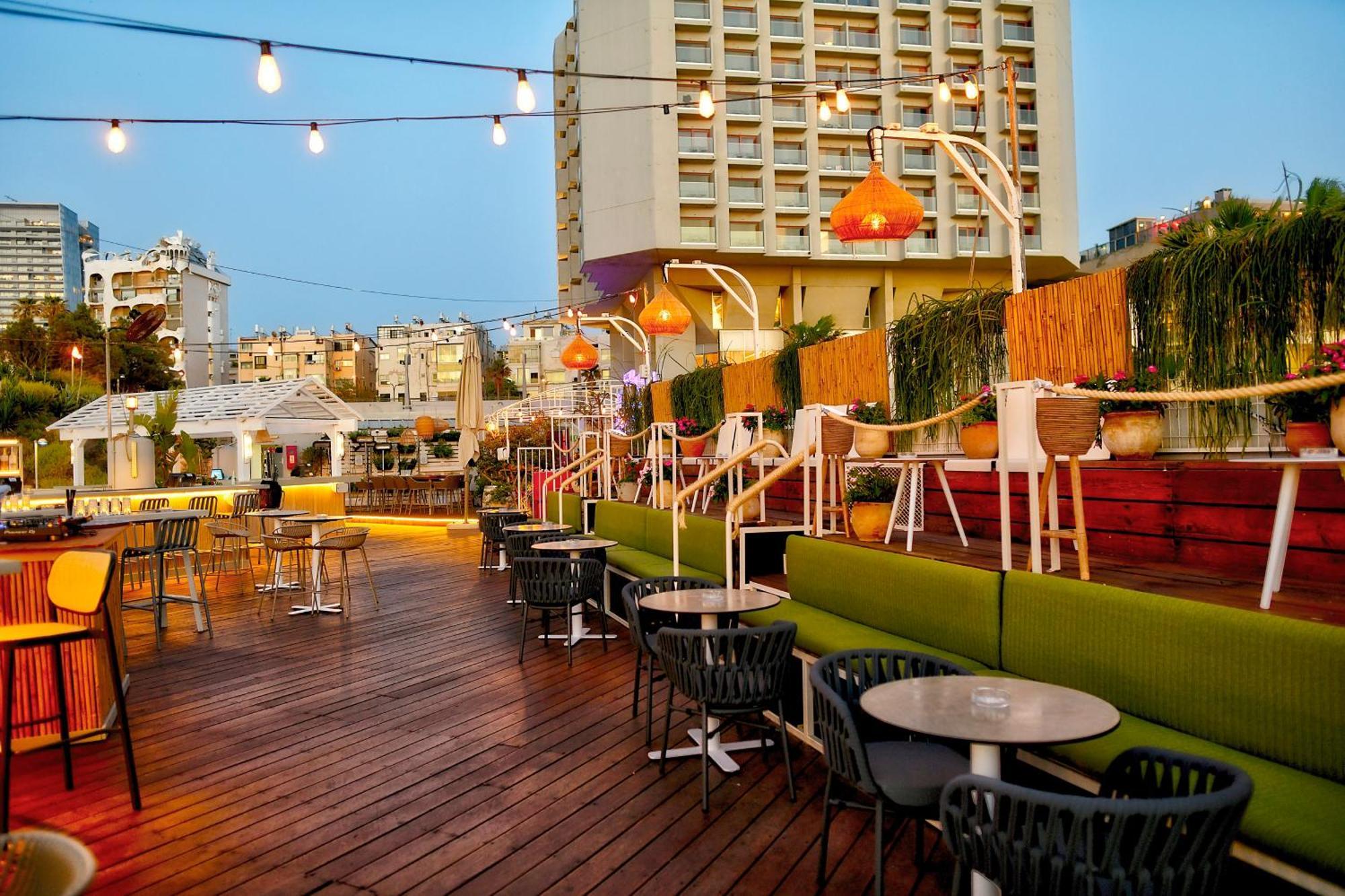 Carlton Tel Aviv Hotel - Luxury On The Beach Εξωτερικό φωτογραφία The Sky Bar