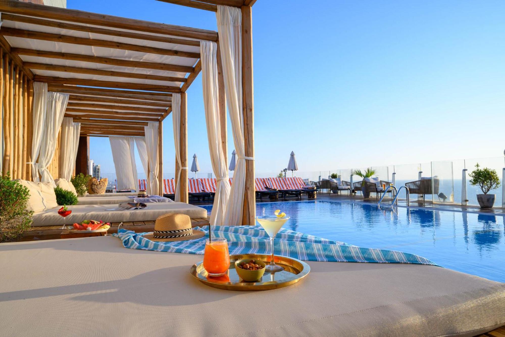 Carlton Tel Aviv Hotel - Luxury On The Beach Εξωτερικό φωτογραφία The pool at the hotel