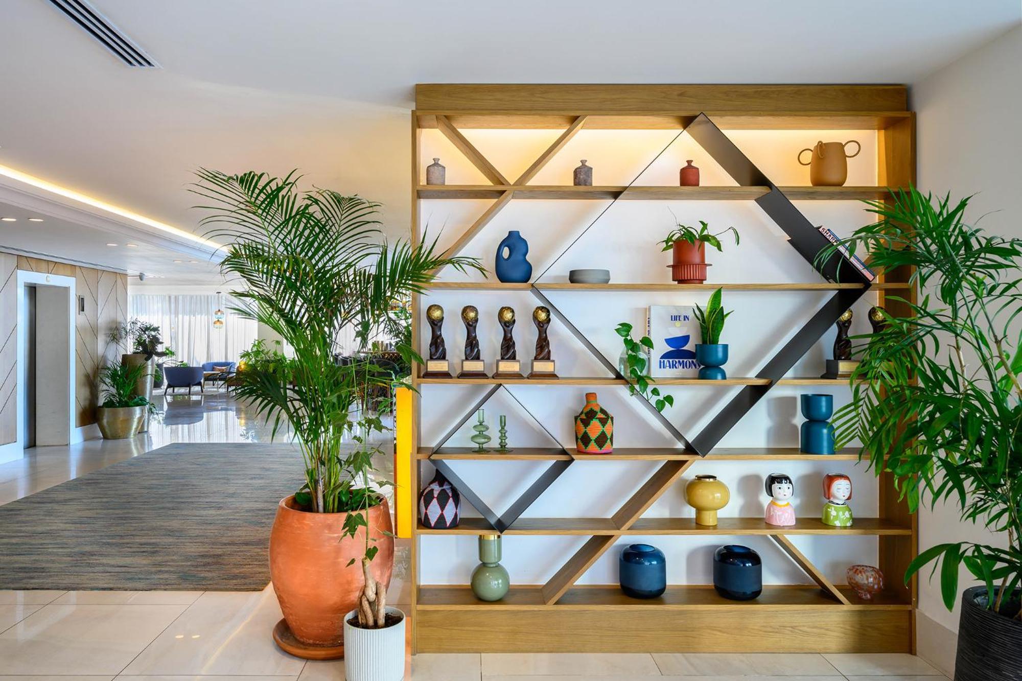 Carlton Tel Aviv Hotel - Luxury On The Beach Εξωτερικό φωτογραφία The interior of the hotel