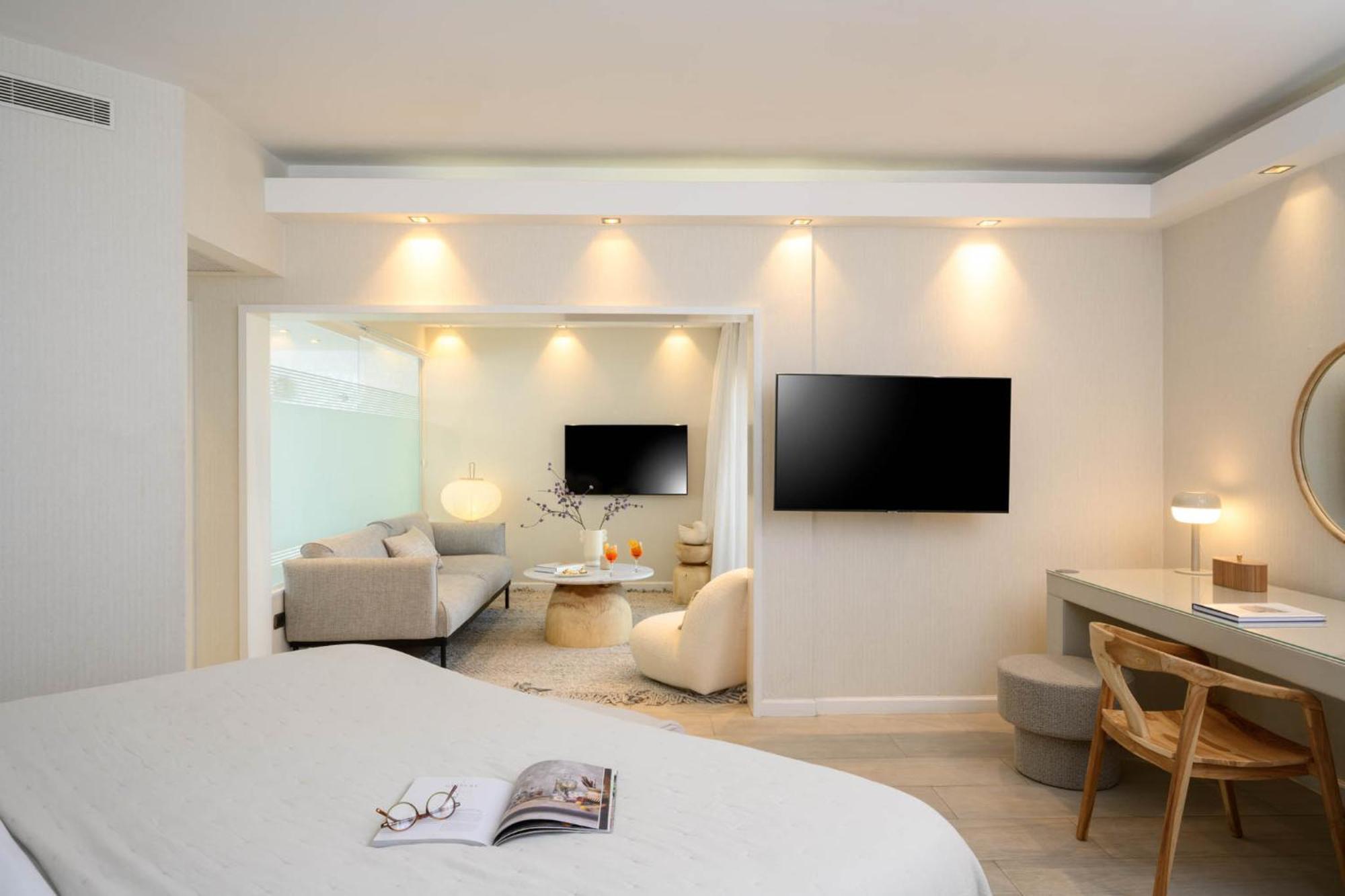 Carlton Tel Aviv Hotel - Luxury On The Beach Εξωτερικό φωτογραφία A suite at the hotel