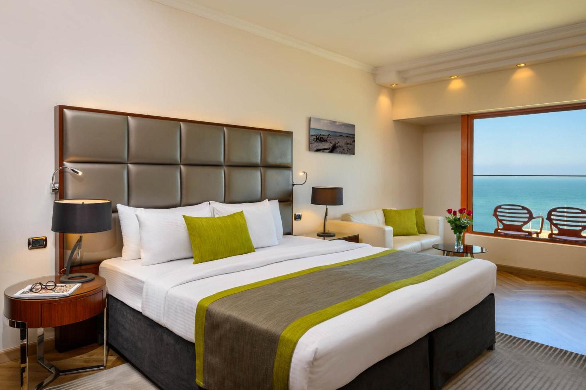 Carlton Tel Aviv Hotel - Luxury On The Beach Εξωτερικό φωτογραφία A room at the hotel