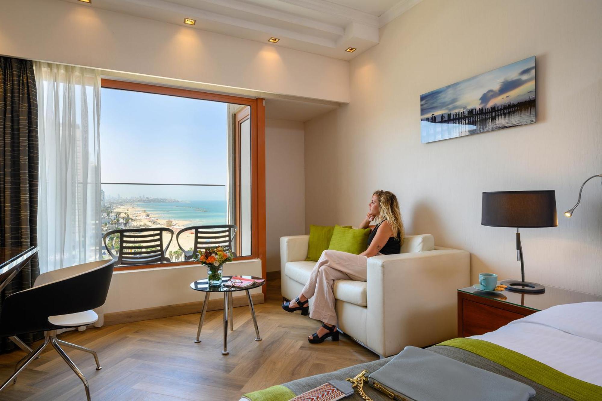 Carlton Tel Aviv Hotel - Luxury On The Beach Εξωτερικό φωτογραφία A room at the hotel